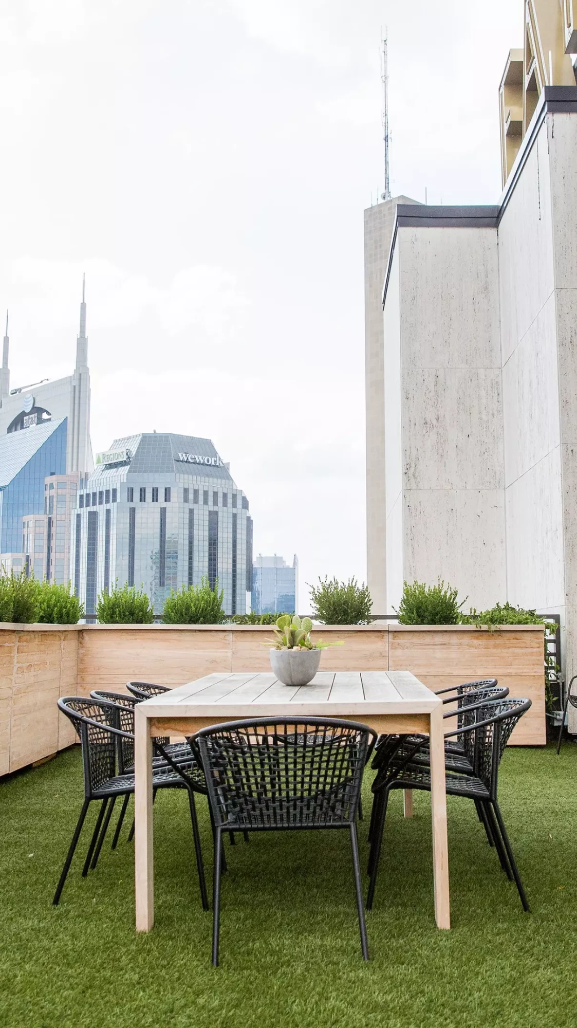 Fairlane Hotel outdoor rooftop patio