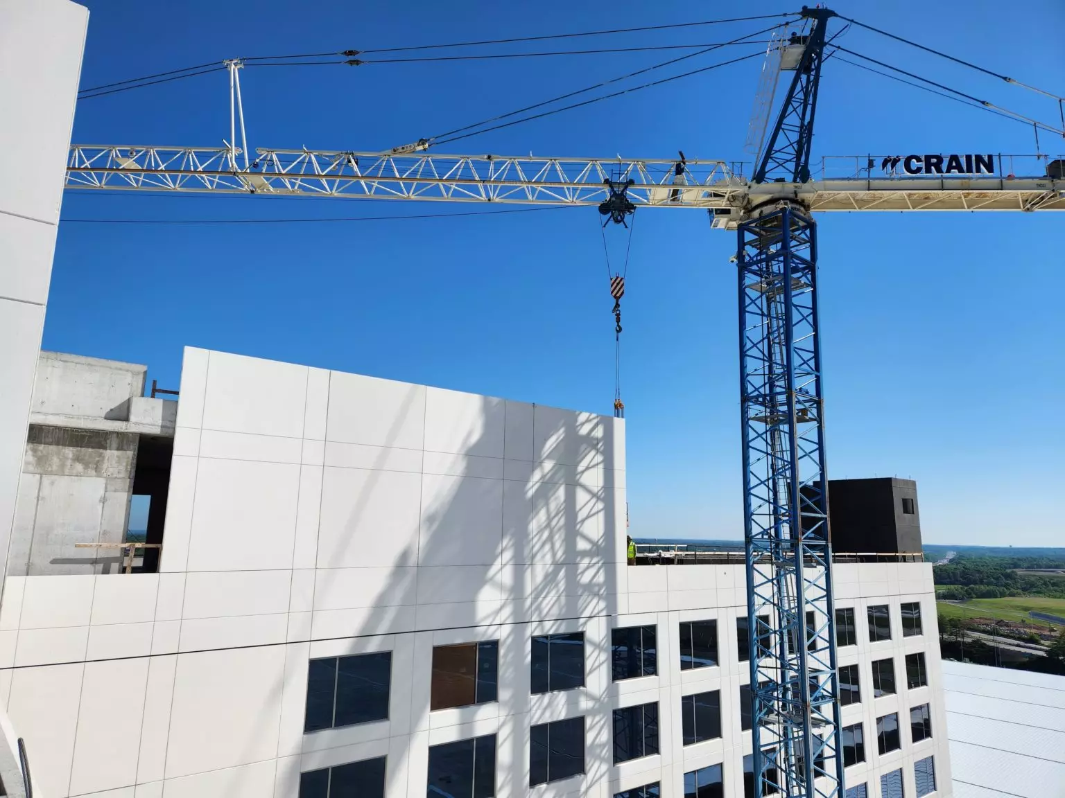 crain crane above hotel under construction
