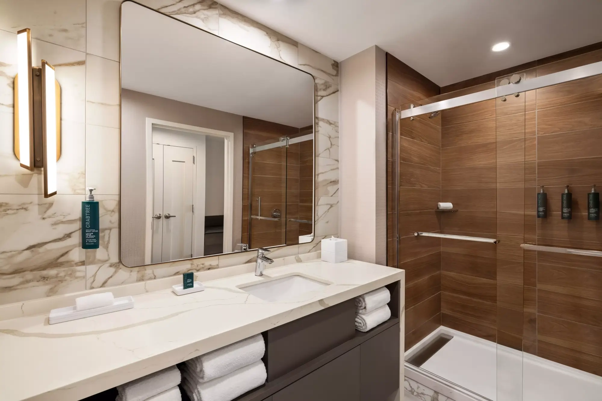 bna hilton hotel nashville hotel room bathroom counter