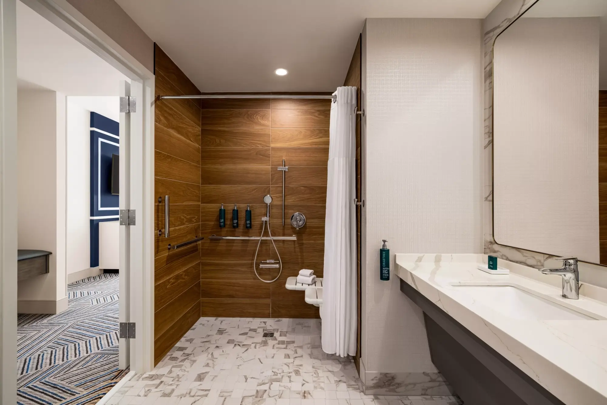bna hilton hotel nashville hotel room bathroon