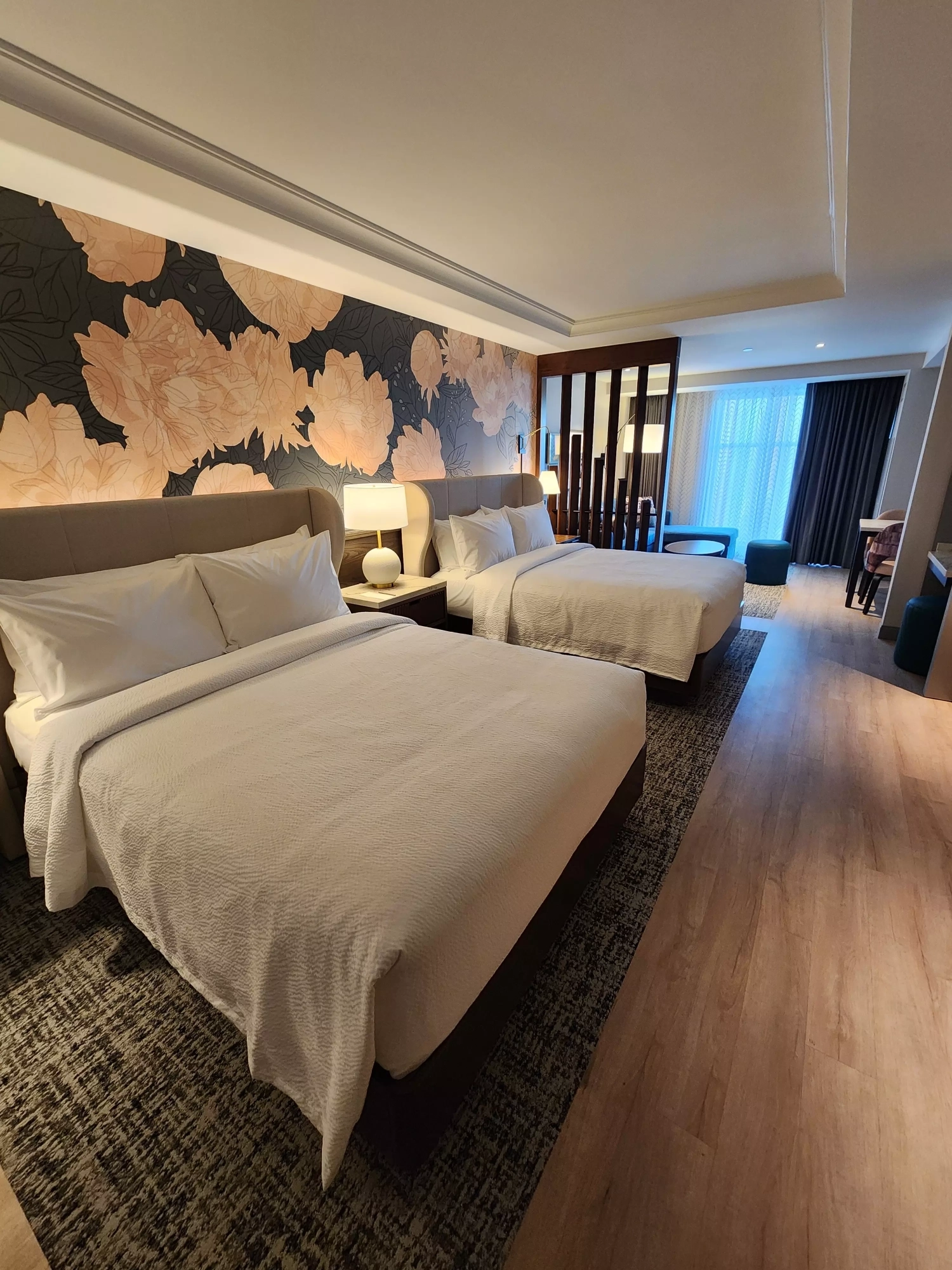 marriot tri-brand hotel room queen beds