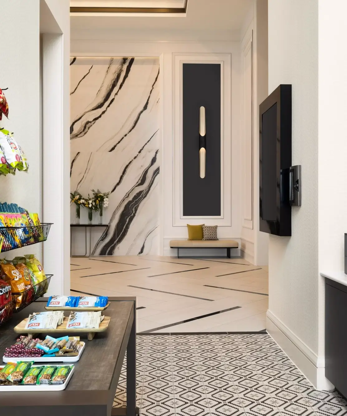 bna hilton hotel concessions convenience nashville