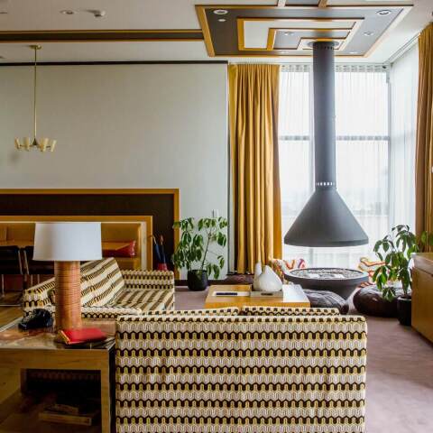 fairlane hotel lounge