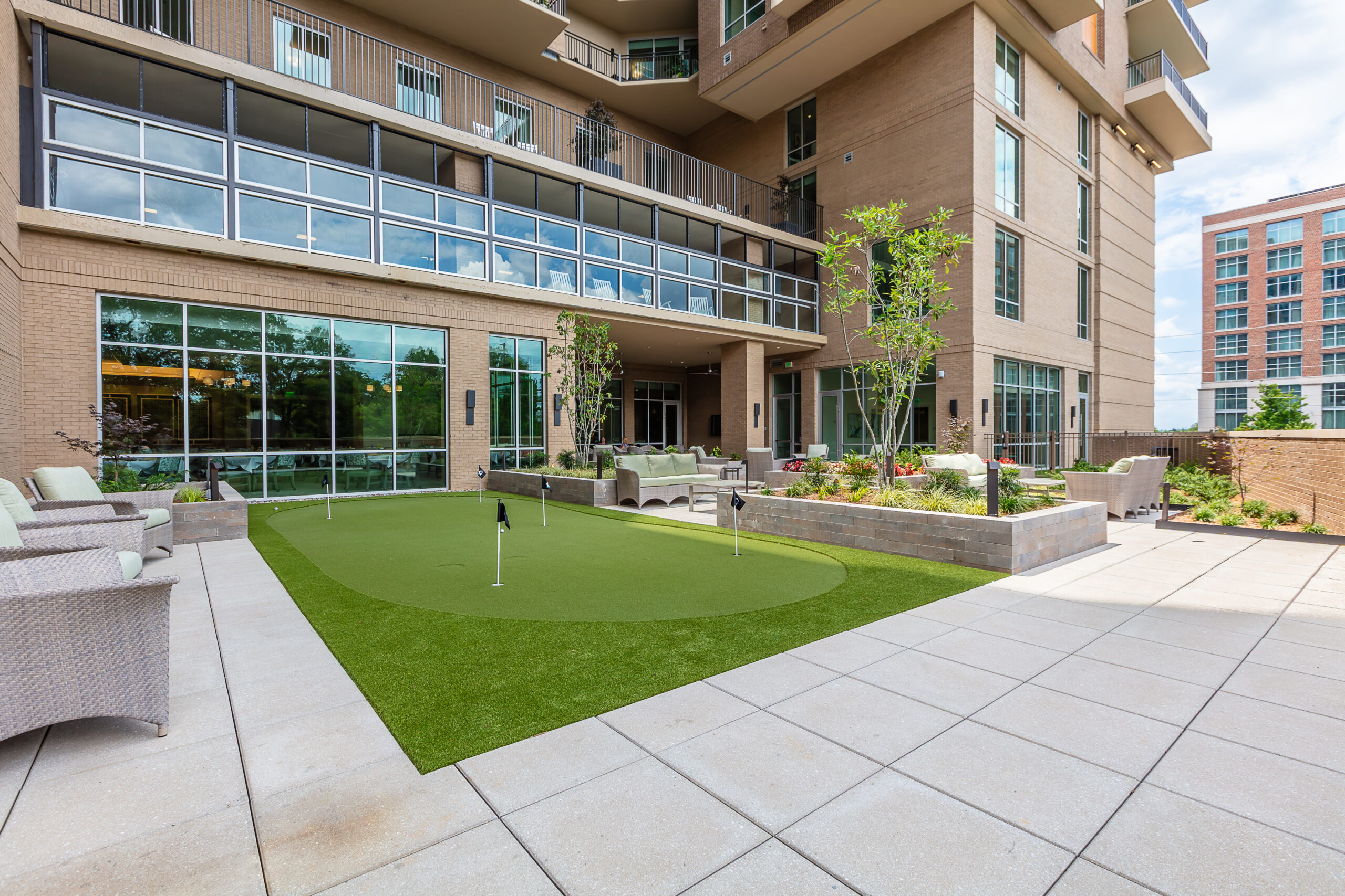 crestmoor outdoor patio golf space